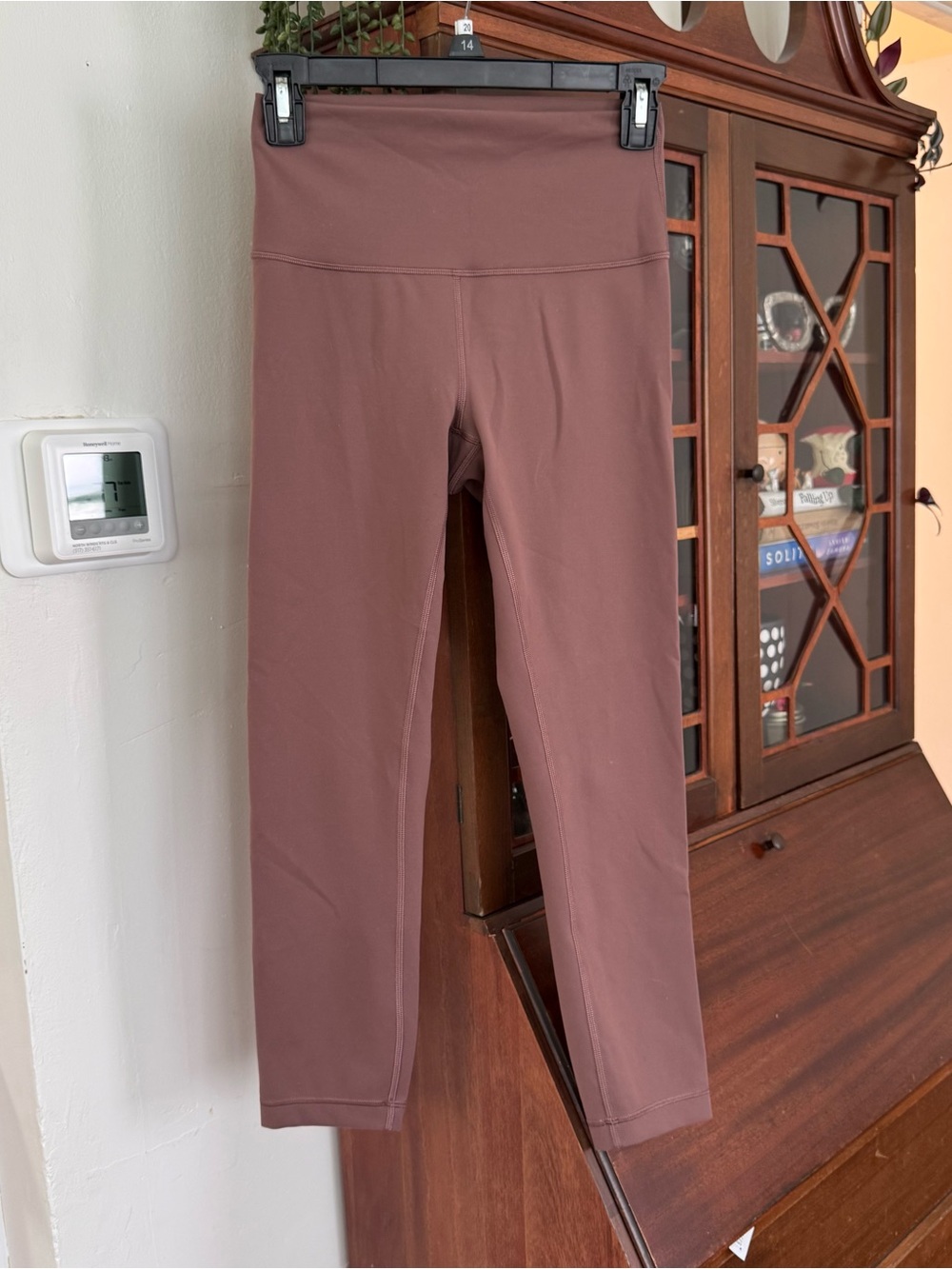 Lululemon size 6 23 in inseam legging